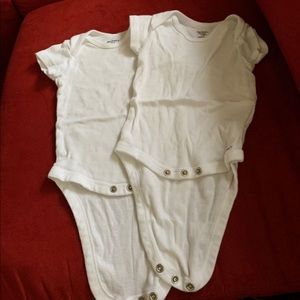 Baby tees (3-9) (6-9) months